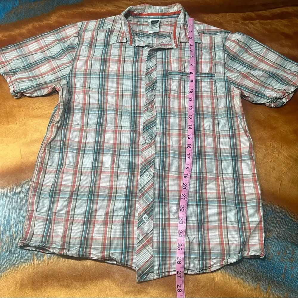 North Face plaid button down short sleeve shirt vented size small